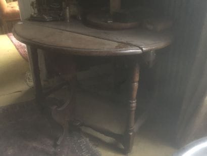 Gate-leg table in natural wood, turned legs...