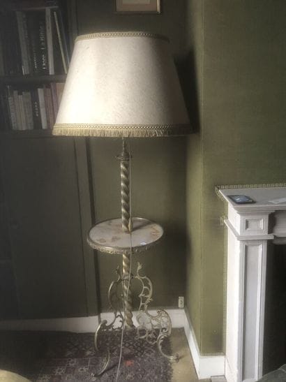 Pedestal lamp in brass and alabaster, the...