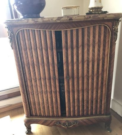 Buffet in framed filet inlaid veneer opening...