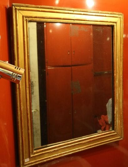 Molded giltwood mirror.
H. 85.5 cm - W. 71...