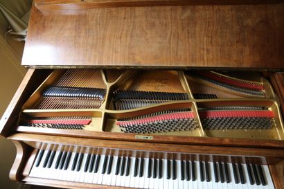 Very nice Erard quarter-tail piano in perfect...
