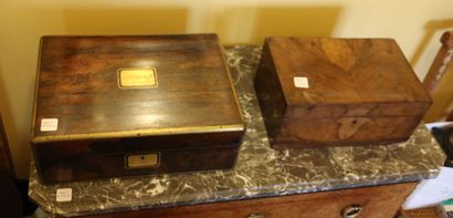 Set comprising a mahogany veneered mail box,...
