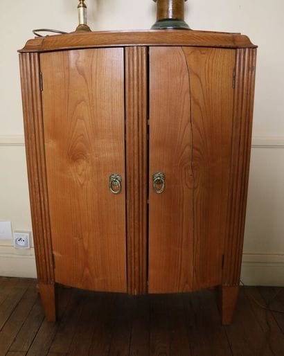 Small pine sideboard with gadrooned jambs...