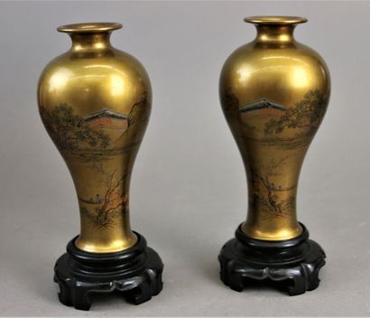 CHINA, 20th century
Pair of egg-shaped lacquer...