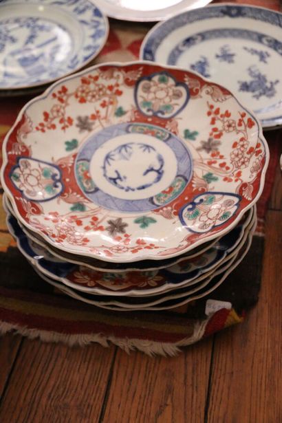 CHINA. 
Five porcelain plates with white-blue...