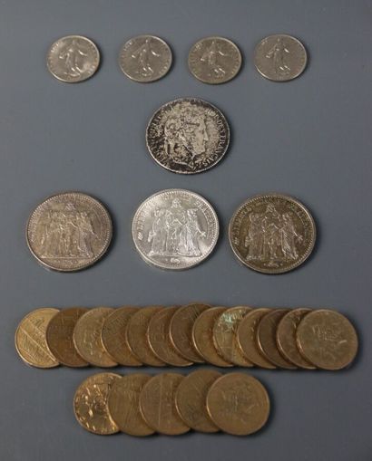 Set including :
- 18 metal 10-franc coins...