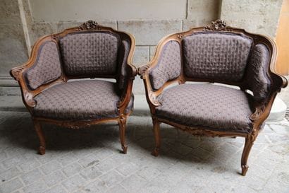 Pair of marquises in natural wood, molded...