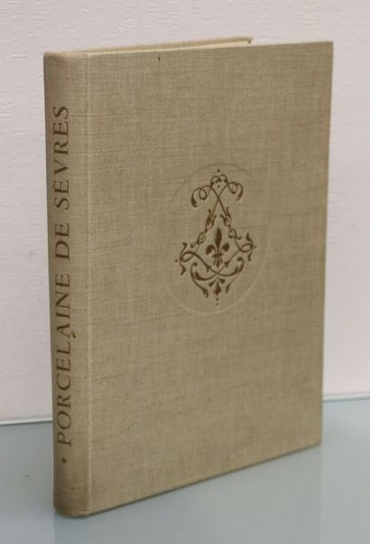 SEVRES, The 18th century by Pierre VERLET,...