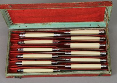 MANNETTE- Silver-plated set of cutlery including:...