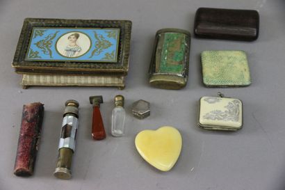 Set of snuff boxes, sugared almond boxes,...