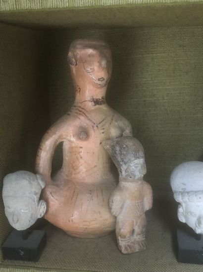 PRE-COLUMBIAN ART
Set including 2 terracotta...
