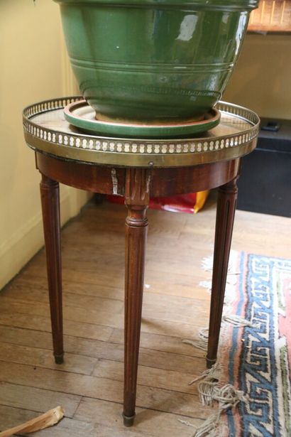 Low veneered table bouillotte, white marble...