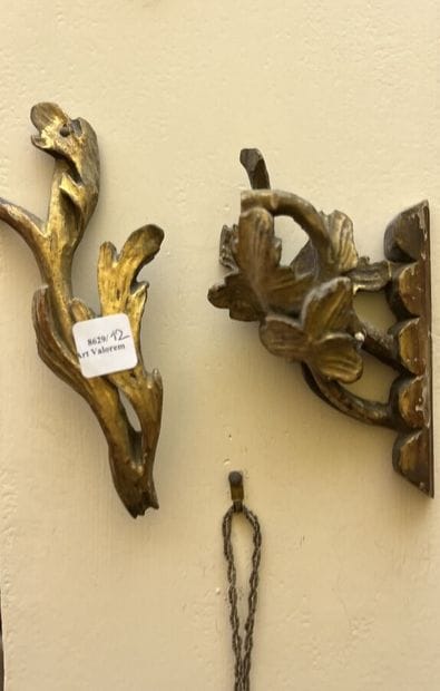 Set comprising elements in gilded or natural...