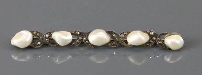 Set of silver jewelry including: a line brooch...