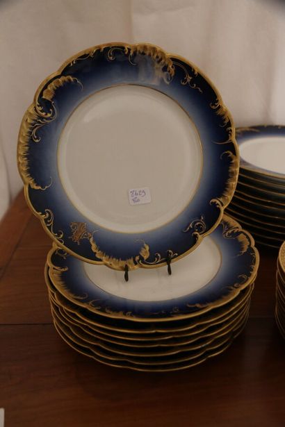 HAVILAND, Limoges. 
Part of a porcelain dinner...