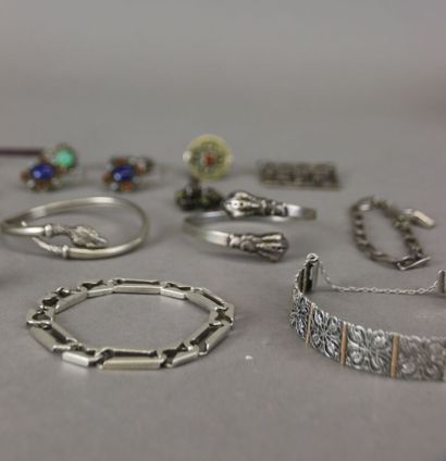 Costume jewelry set including a pair of earrings,...