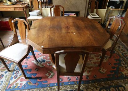 Set comprising an octagonal dining table...