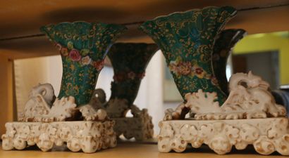 Pair of rhyton vases in porcelain, the bowl...