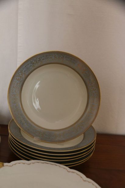 HAVILAND, Limoges. 
Part of a porcelain dinner...
