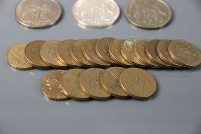 Set including :
- 18 metal 10-franc coins...