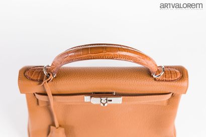 HERMÈS Paris- Limited Edition
Kelly 28 bag...