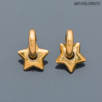 Pair of creole earrings in yellow gold 750°/°°...