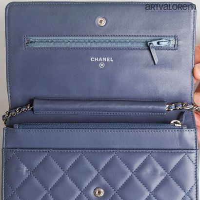 CHANEL
Wallet on chain' shoulder bag in lavender...