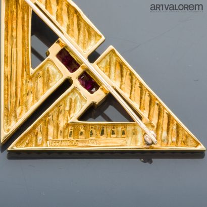 TIFFANY & CO 
Brooch in 750°/°° yellow gold...