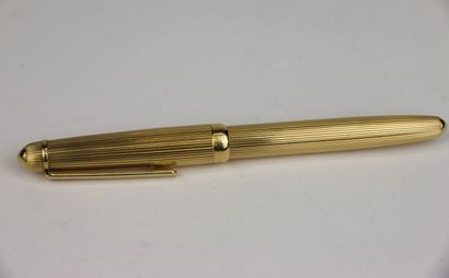 MONTBLANC
Solid 18-carat gold fountain pen...