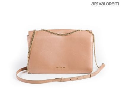 BULGARI
Shoulder bag in soft pink and black...