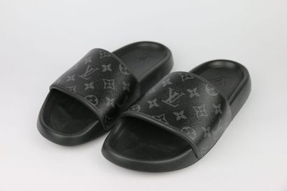 LOUIS VUITTON 
Pair of men's Waterfront mules,...