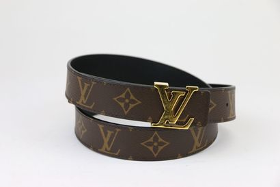 LOUIS VUITTON 
Reversible LV belt in monogrammed...
