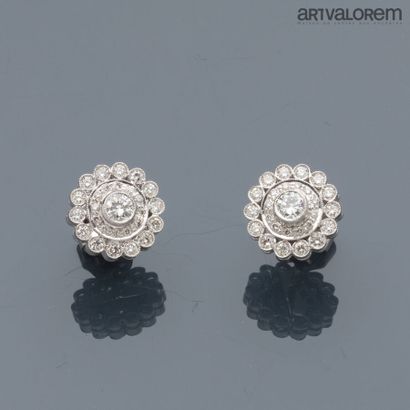 Pair of 750°/°° white gold stud earrings...