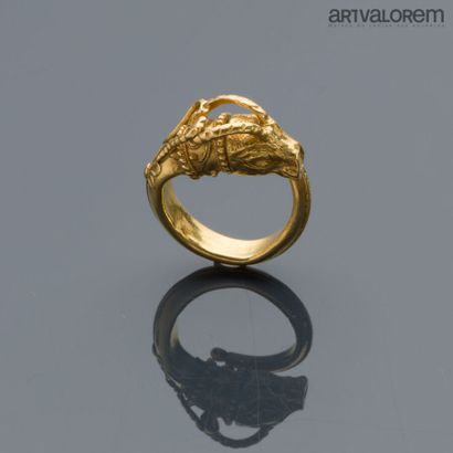 Yellow gold 750°/°° ring in the Achaemenid...