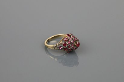 Flower dome ring in yellow gold 375°/°° and...