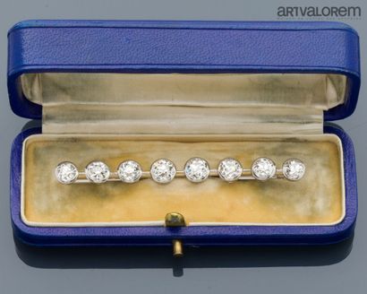 Barrette brooch in platinum set with eight...
