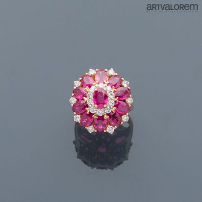Flower ring in yellow and white gold 750°/°°...