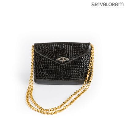 CHRISTIAN DIOR
Shoulder bag with flap, snap...