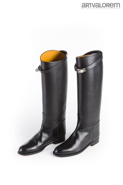 HERMÈS Paris
Pair of riding boots in black...