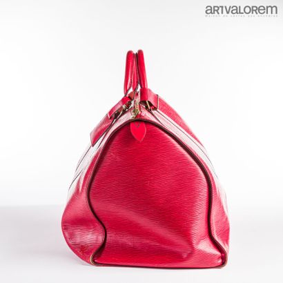 LOUIS VUITTON
Travel bag model 