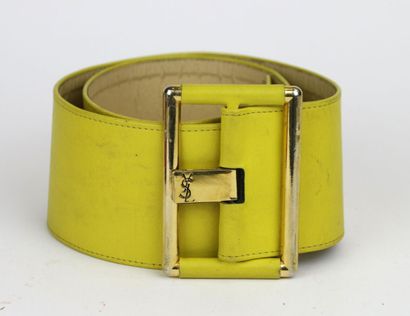 YVES SAINT LAURENT and GOOSSENS
Belt in fuchsia...