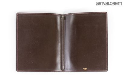 HERMÈS Paris
Brown box diary holder.
Size:...