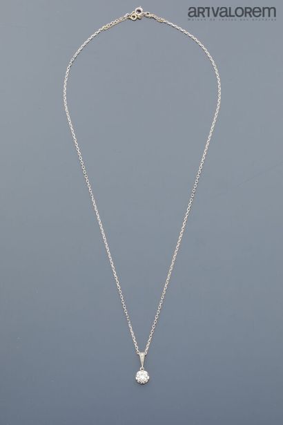 750°/°° white gold pendant set with a brilliant-cut...