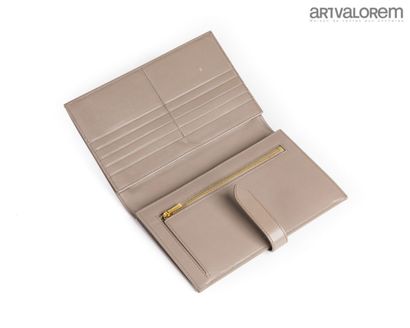 CELINE
Companion in grey grained calf
Soft...