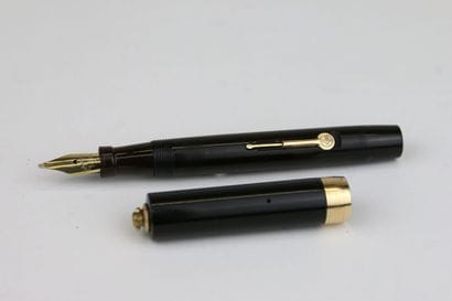 NAMIKI Circa 1930
Black resin lever fountain...