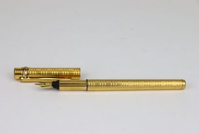 CARTIER Must
Gold-plated fountain pen, checkered...