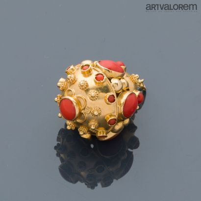 Pendant in yellow gold 750°/°° in the form...