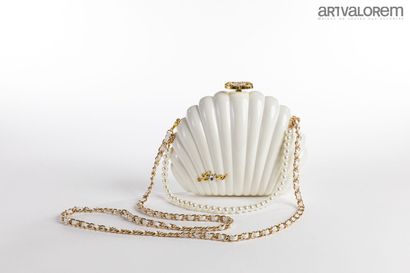 Cadeau VIP Chanel 
Pochette minaudière en...