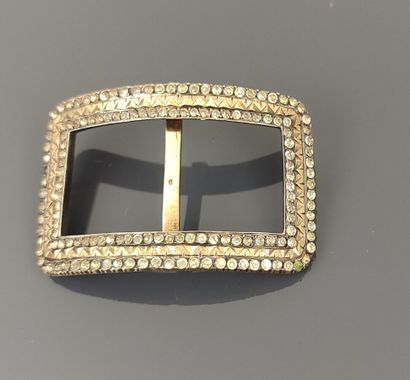 Silver vermeil belt buckle adorned with Rhinestones.
Size:...