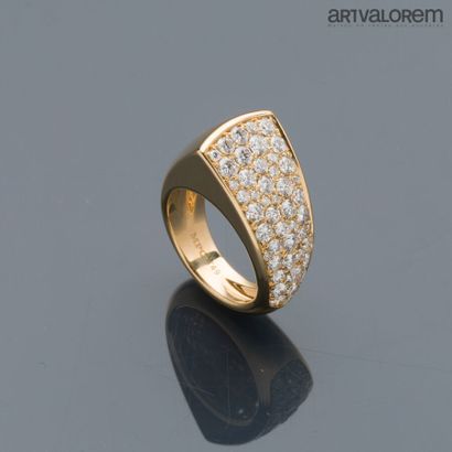 Paulette de BELLECHASSE
Ring in yellow gold...